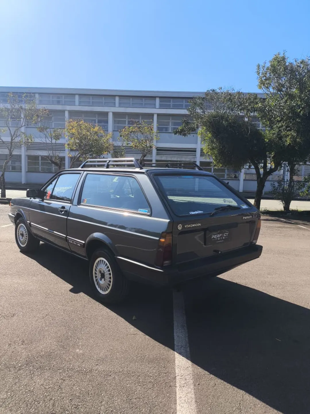 Vista traseira da Volkswagen Parati GLS 1990